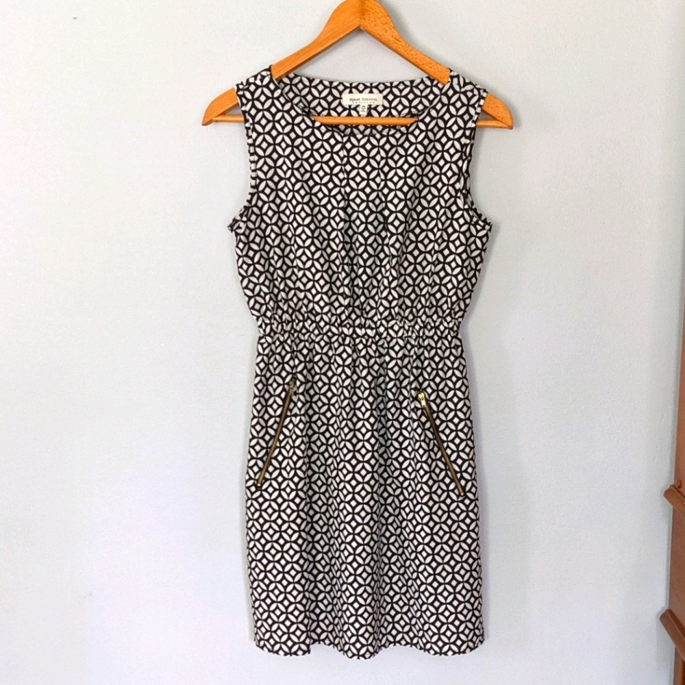 Speed Control Black and White Geometric Dress Med